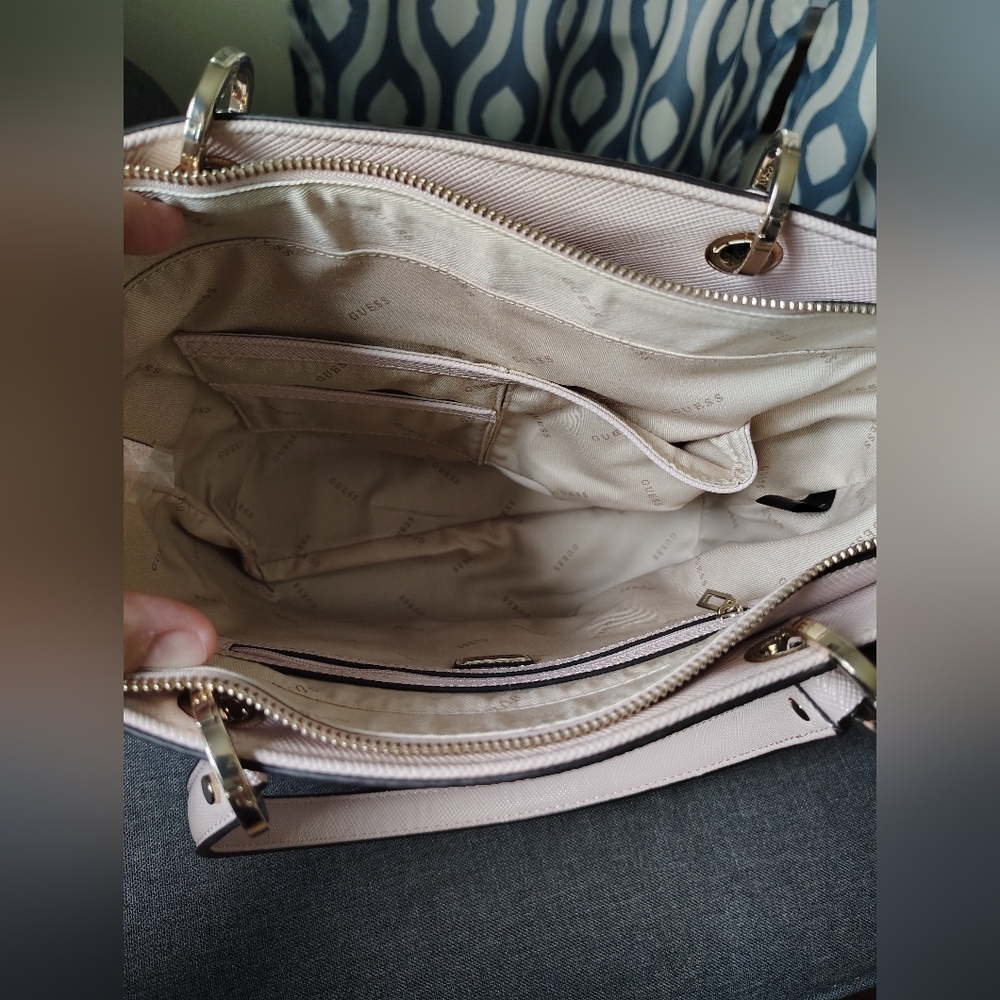 Guess Light Pink Shoulder Bag - New Without Tags - Picture 6 of 8